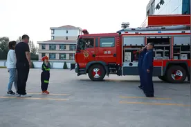 蓝朋友为这个7岁小萌娃准备的生日惊喜让人好生羡慕图片