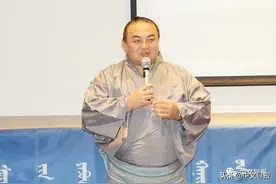 华人力士苍国来执掌相扑训练馆图片