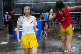 浙江宁波一场夏日湿身狂欢正式开启！哥们，你真的是来玩水的吗？图片