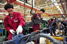 美国工人懒散混日子，越南工人不加班，中国工人真的勤快敬业吗？图片