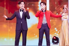 眼波流转温柔似海，朱一龙深情演唱《谢谢侬》《掌声响起来》图片