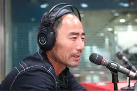 王旭：妻子卖100斤黄豆支持他梦想，旭日阳刚解散后却成这样？图片