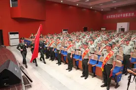 敬礼，军旗！再见，军旅！图片