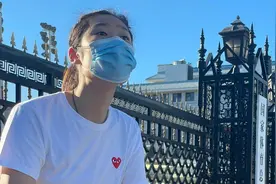 郎平凌晨就回家了！朱婷手腕上面没缠绷带，龚翔宇带了2个大箱子图片