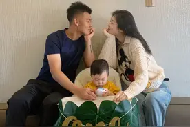 中超小姐姐：国足最强土炮进球飞吻献给她 海归娇妻长腿太迷人图片