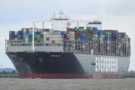 好消息！苏伊士运河搁浅货轮部分重新浮起图片