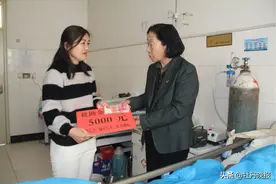 “ 顶梁柱”患病一家陷入困境，“周行一善”送去爱心款图片