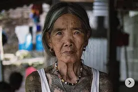 103岁的菲律宾老妇，最后一个保存古代纹身传统的纹身师图片