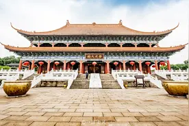 广东佛山最成功的复制景区，深受游客欢迎，距离广州站仅25公里图片