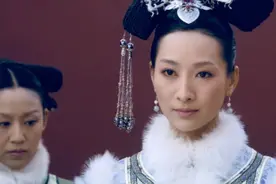 甄嬛传：安陵容侍寝时，为何床是大的？皇后一句话，不小心说出来图片