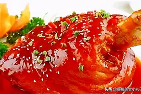 30年大厨教你酱肘子的正宗做法，色泽红亮，酱香浓郁，赶快收藏图片