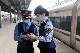 5位重点旅客搭乘高铁列车，西安客运段乘务组提供全程暖心服务图片