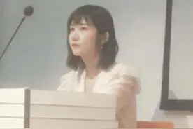 女老师忘关投影仪，搜索记录被公开，结果尴尬的不是老师而是学生图片