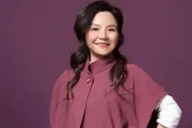 中国女首善的坠落：国外捐款180亿，国内拖欠1亿工资，成老赖图片