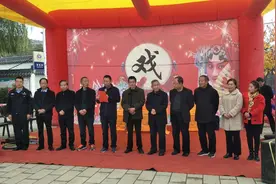 西和社会组织“助力脱贫，步入小康”文化下乡活动在西峪镇卢水村图片