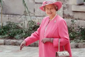 英国女王数十年来的着装风格演变图片