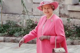 英国女王数十年来的着装风格演变图片