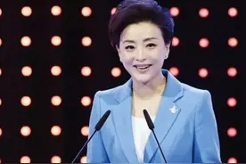 有种“不公平遗传”叫杨澜：儿子才貌双全惹人赞，女儿却平平无奇图片