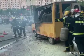 摆地摊餐车起火 里面有俩液化气罐图片