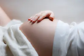 996影响生娃？学者：非自愿加班更抑制生育行为图片