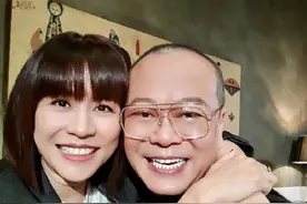 欧阳震华连续5年为宣萱庆生，两人贴脸合影似闺蜜，被喊话再合作图片