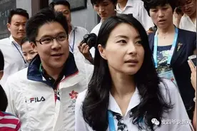 霍家的小公主霍中妍终于曝光了，爷爷奶奶都“爱不释手”图片