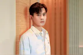 乔振宇 印花衬衫帅气写真图片图片