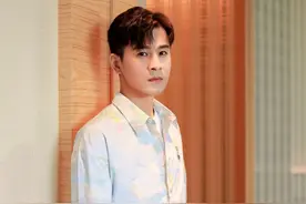 乔振宇 印花衬衫帅气写真图片图片
