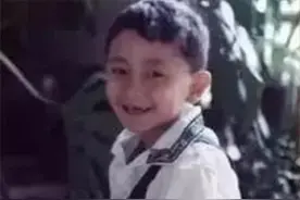 尼格买提童年私照大曝光，父母颜值都很高，小尼的童年是蓝蓝的天图片