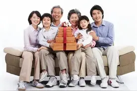 连体女孩爱上连体大叔，她们的婚姻，新奇又幸福图片