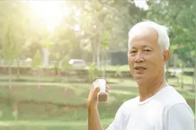 一位93岁爷爷的忠告：不合群，才是晚年健身长寿的秘诀图片