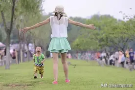 法庭门口，我第一次见到丈夫和前妻的女儿图片