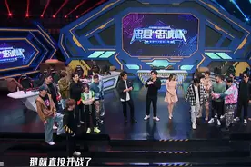 鹿晗和邓紫棋有情况？不坐自己位置非要粘着她，后期都没法救场图片