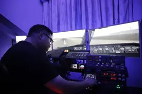 杭州程序员模拟搭了一个“波音737驾驶舱”图片