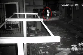 什么？男子一觉醒来，床头柜两部手机、裤兜800元现金都没了……图片