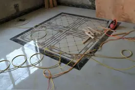 原来铺地砖波导线要这么装才显得大气，看完朋友家再看自家真难看图片