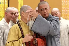 「搞笑段子」爷爷吹牛也够猛，说他当年将带头大哥打个半死图片