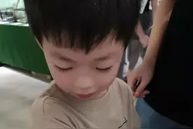为孩子报十几个兴趣班，支持小众兴趣不惜另租房，孩子怎样了？图片