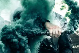 精选壁纸 #推开窗户，仰望天空，开怀大笑。今天又是美好的一天#图片