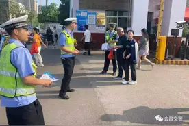【我为群众办实事】江西会昌：学校开家长会，突然来了“课外老师”图片