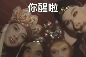 天气太热了，于是香蕉就脱掉了身上的衣服图片