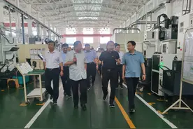 镇平县组织考察团赴内乡、西峡学习考察图片