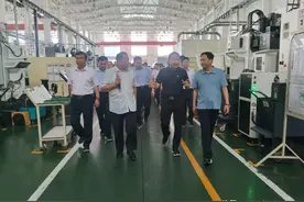 镇平县组织考察团赴内乡、西峡学习考察图片