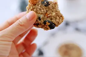 适合减肥期间吃的小零食---低卡香蕉果干燕麦饼图片