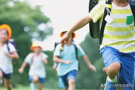 不可承受之重：除了生活，还有小学生的书包图片