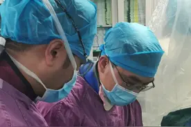 在喀什，他用这种新术式让患者术后即可下床图片