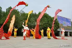 看我飞龙在天，许昌这支舞龙队舞出了高度，舞出了许昌人的精气神图片