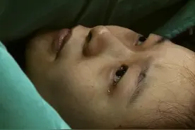 《生门》不舍一万块“抛弃”早产儿，生双胞胎借“高利贷”，残酷图片