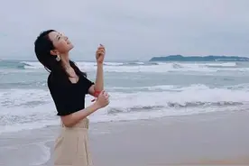 有意比较？陈赫前妻晒美照却与张子萱撞背景，小2岁却老气尽显图片