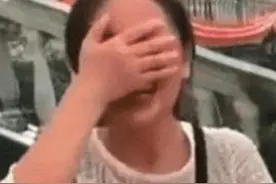 女车主摇到“豹子号”，看清后却一脸尴尬：这咋开出去啊？图片